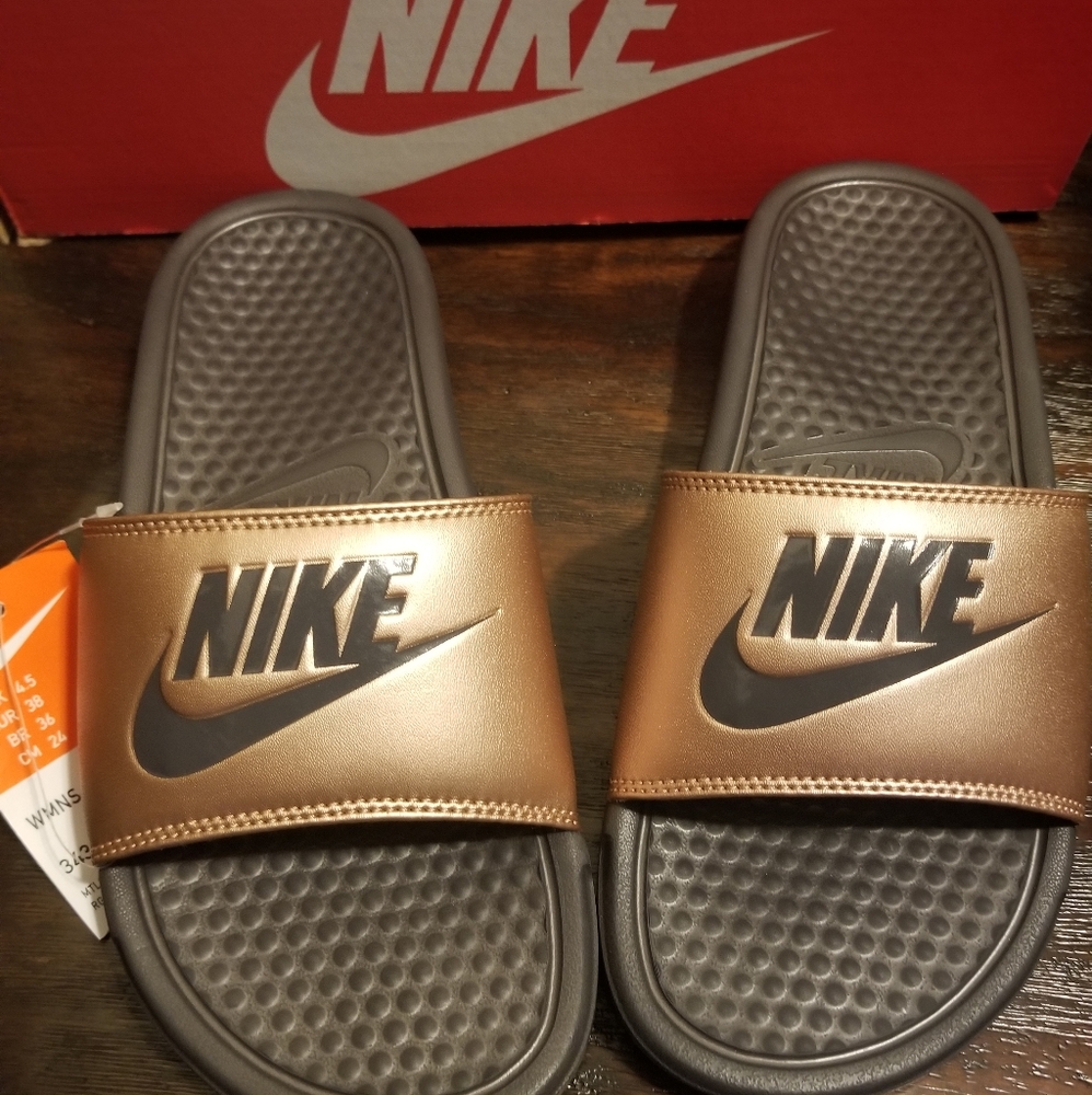 NIKE Benassi Women's Slides NWT